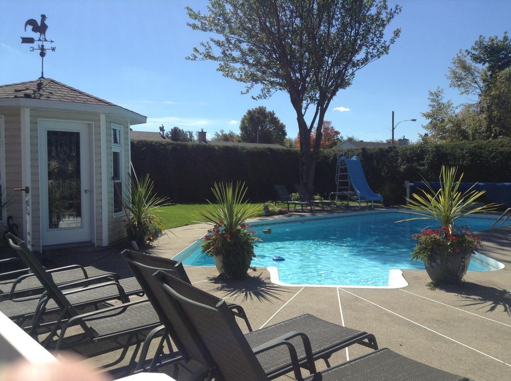Douces Evasions Bed & Breakfast Saint-Anselme Exterior foto